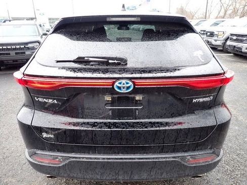 Used 2021 Toyota Venza LE image 4