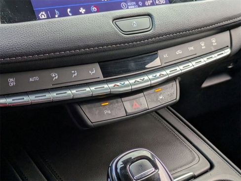 Used 2023 Cadillac XT4 Premium Luxury image 22