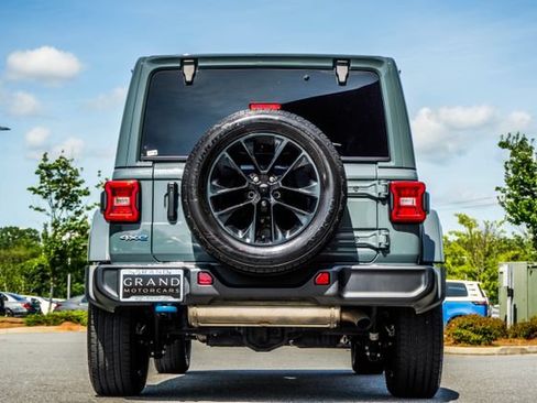 Used 2024 Jeep Wrangler Unlimited Sahara AWD/4WD image 12