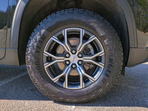 Used 2024 GMC Acadia AT4 w/ Luxury Package image 11