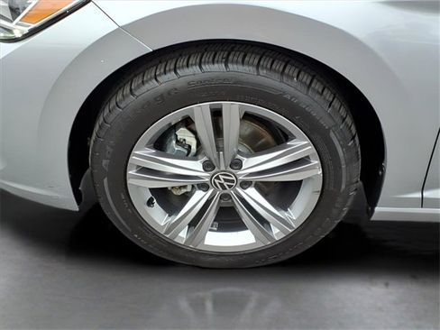 Used 2024 Volkswagen Jetta SE image 12