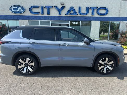 Used 2025 Mitsubishi Outlander SEL AWD/4WD image 3
