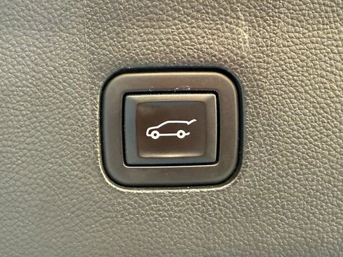 Used 2020 Buick Enclave Essence image 15