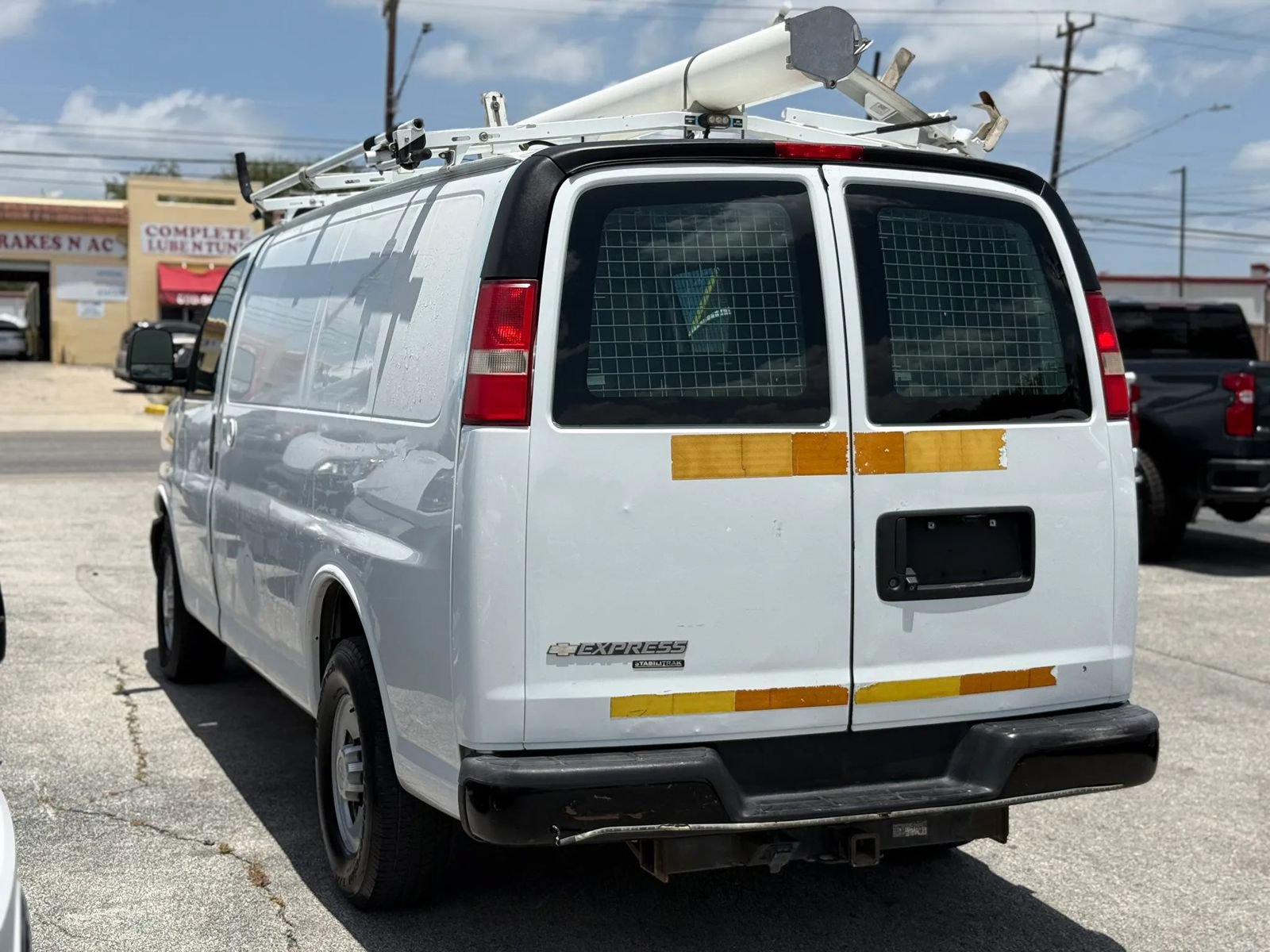 Used 2013 Chevrolet Express 2500 RWD image 4