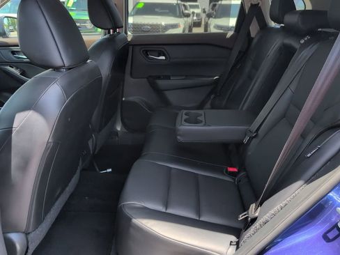 Used 2023 Nissan Rogue SV w/ SV Premium Package FWD image 11