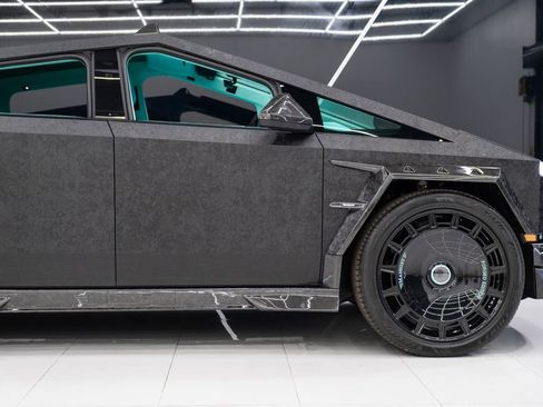 Used 2025 Tesla Cybertruck AWD Crew Cab image 11