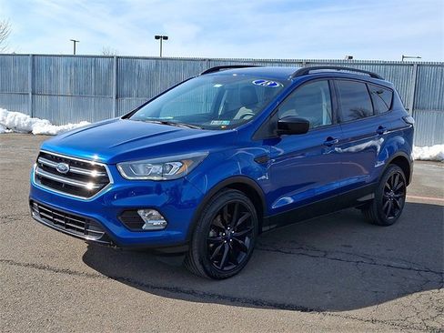 Certified 2018 Ford Escape SE w/ SE Sport Appearance Package image 3
