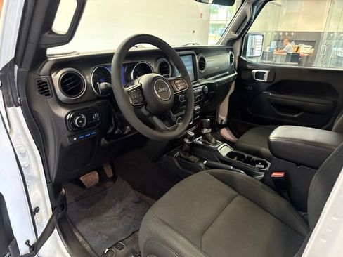 Used 2023 Jeep Wrangler Unlimited w/ Cold Weather Group AWD/4WD image 28
