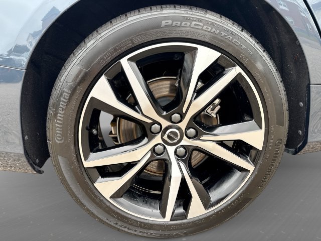 Certified 2025 Volvo S60 B5 Plus AWD/4WD image 22