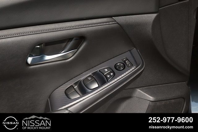 Used 2024 Nissan Sentra SV FWD image 9