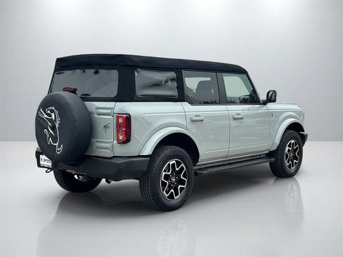 Used 2023 Ford Bronco Outer Banks image 5