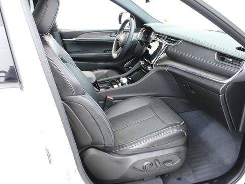 Used 2023 Jeep Grand Cherokee L Overland w/ MOPAR Finishing Package AWD/4WD image 31