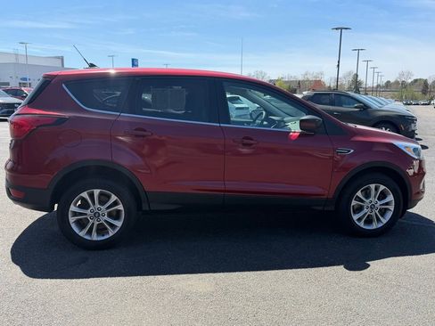 Used 2019 Ford Escape SE AWD/4WD image 9