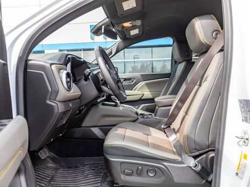 Used 2025 Chevrolet Colorado ZR2 w/ Technology Package image 8