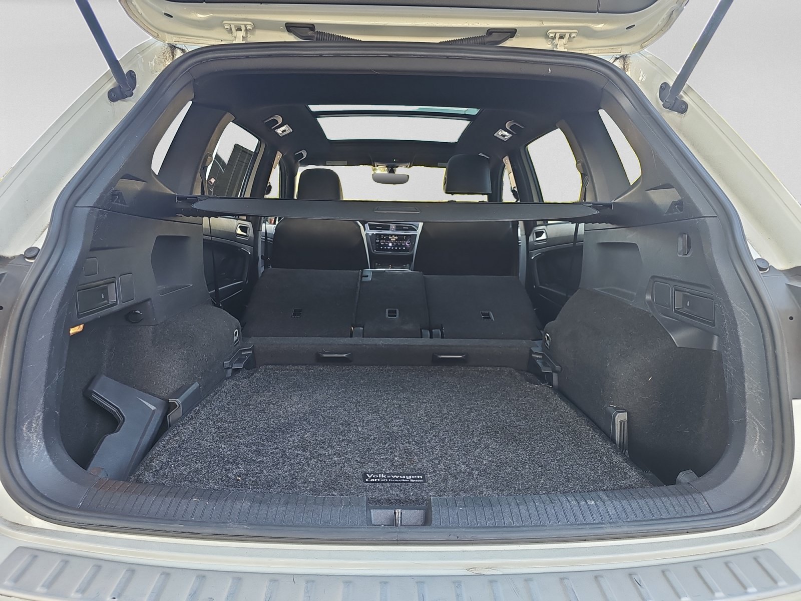 Used 2021 Volkswagen Tiguan SE R-Line AWD/4WD image 31