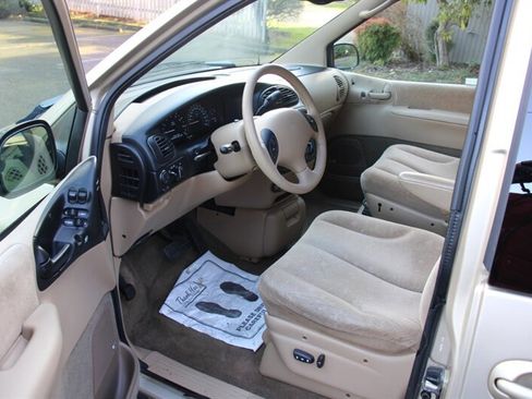 Used 2000 Dodge Grand Caravan ES image 5