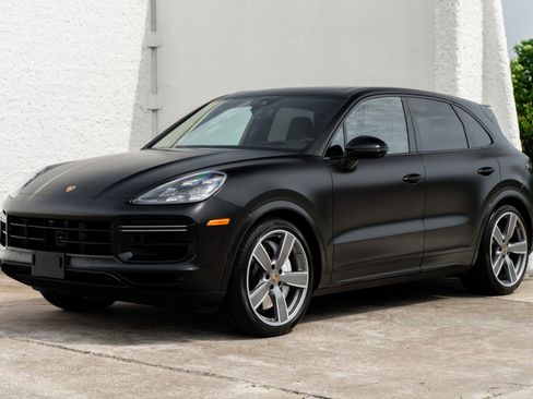 Used 2023 Porsche Cayenne Turbo AWD/4WD image 2