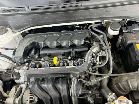 Used 2023 Hyundai Venue Limited FWD image 29