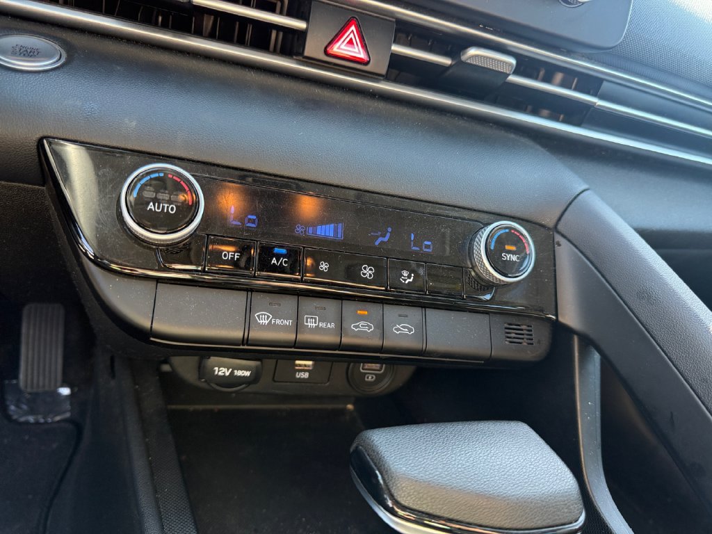 Used 2022 Hyundai Elantra SEL w/ Preferred Accessory Package FWD image 27