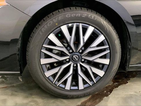 Used 2025 Nissan Altima 2.5 SV FWD image 9