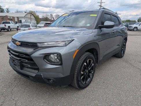 Used 2021 Chevrolet TrailBlazer LT w/ Sun and Liftgate Package AWD/4WD image 3