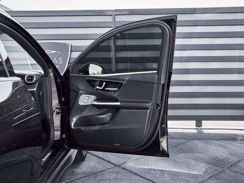 Used 2026 Mercedes-Benz GLC 300 image 19