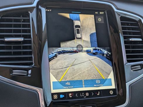 Used 2025 Volvo XC90 B6 Ultra w/ Lounge Package image 13