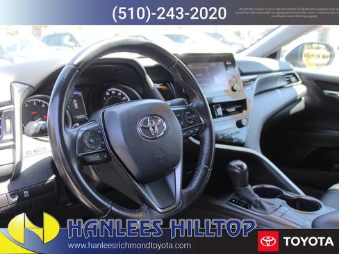 Used 2022 Toyota Camry SE image 11