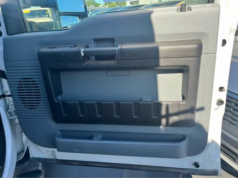 Used 2015 Ford F550 4x4 Regular Cab Super Duty image 29