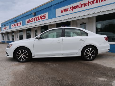Used 2017 Volkswagen Jetta SE FWD image 3
