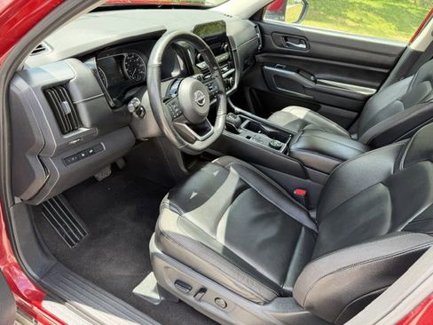 Used 2023 Nissan Pathfinder SL w/ Black Appearance Package AWD/4WD image 10