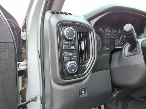 Used 2019 Chevrolet Silverado 1500 Custom w/ Custom Convenience Package AWD/4WD image 12