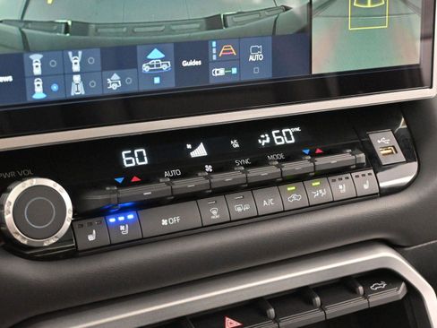 Used 2025 Toyota Tundra Platinum AWD/4WD image 23