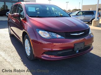 Used 2023 Chrysler Voyager LX video 1