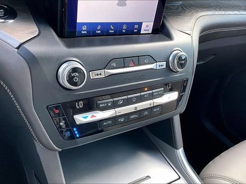 Used 2020 Ford Explorer Platinum w/ Premium Technology Package AWD/4WD image 31