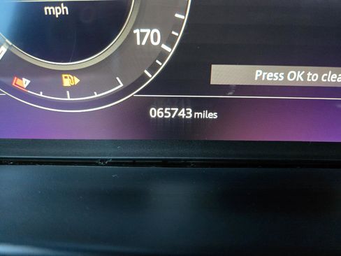 Used 2018 Land Rover Range Rover Velar R-Dynamic SE AWD/4WD image 13