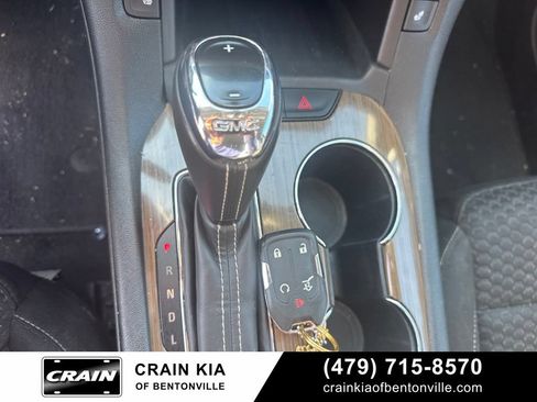 Used 2019 GMC Acadia SLE FWD image 18