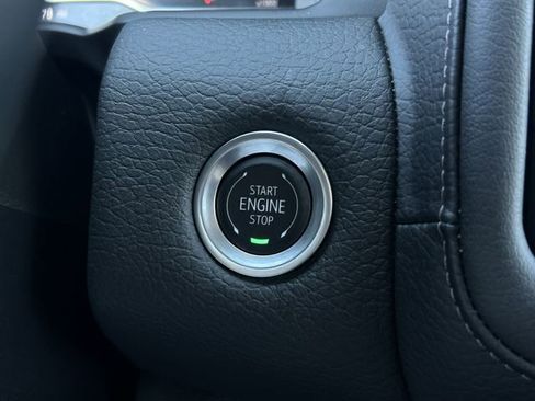 Used 2024 GMC Yukon XL Denali image 18