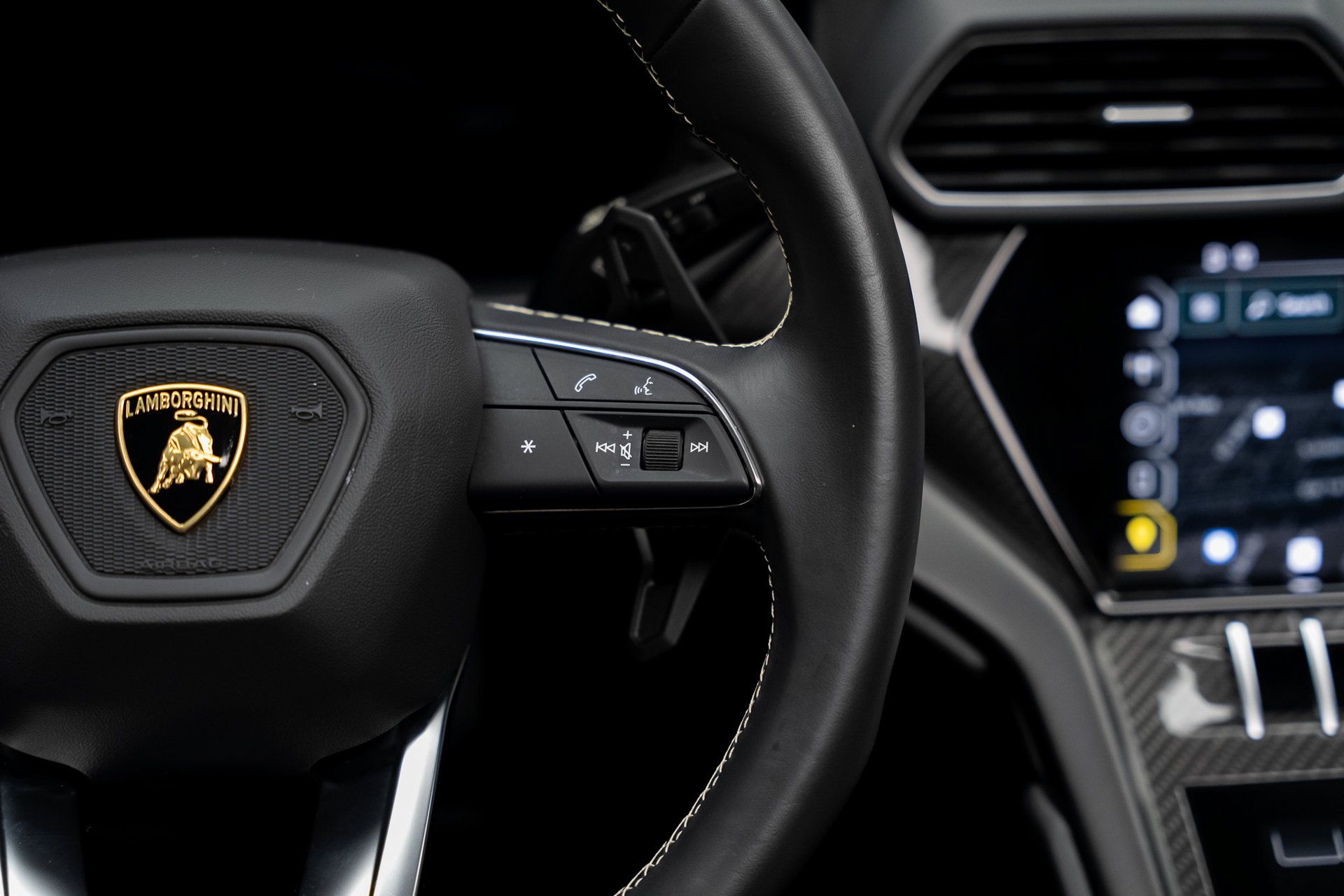 Used 2024 Lamborghini Urus S AWD/4WD image 45