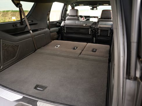 Used 2025 GMC Yukon XL AT4 AWD/4WD image 50