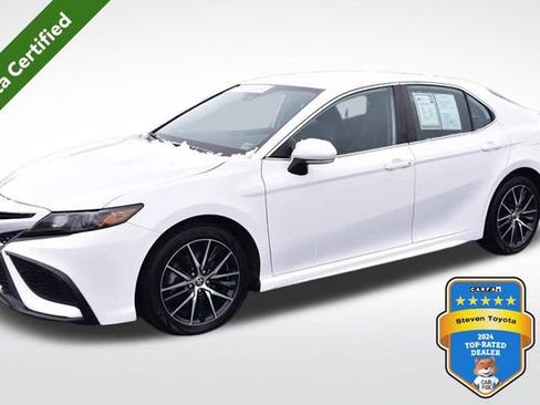 Certified 2022 Toyota Camry SE image 1