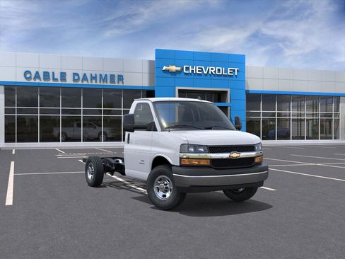 New 2025 Chevrolet Express 3500 RWD image 15
