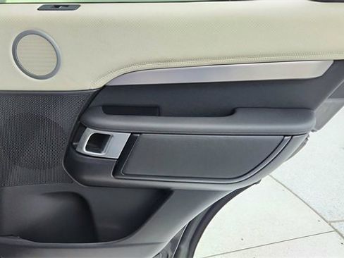 Used 2024 Land Rover Discovery Dynamic SE image 26