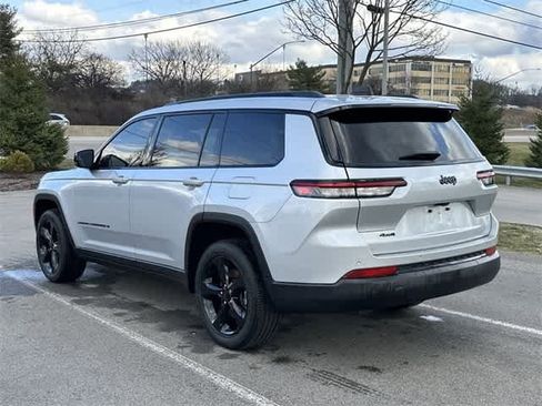 Used 2023 Jeep Grand Cherokee L Laredo image 24