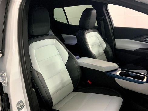 Used 2025 Chevrolet Equinox EV LT image 7