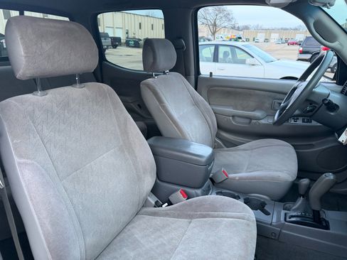Used 2004 Toyota Tacoma V6 image 19