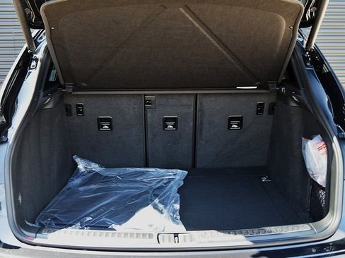 Certified 2025 Porsche Macan image 17