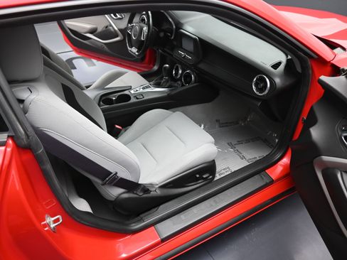 Used 2016 Chevrolet Camaro LT image 17