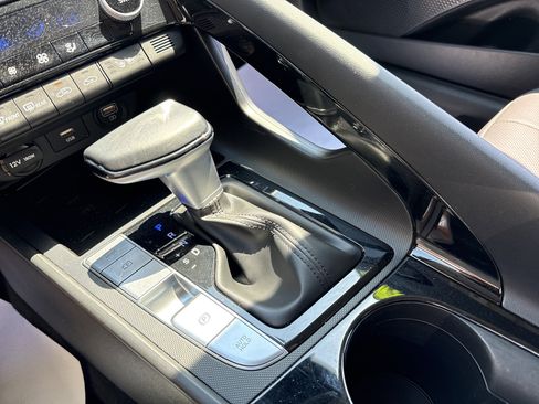 Certified 2023 Hyundai Elantra Limited FWD image 22