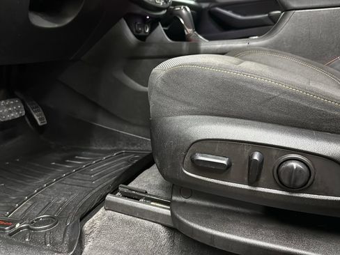 Used 2019 Chevrolet Traverse LT image 9